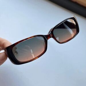 VTG Cosmopolitan Y2K Slim Rectangle Sunglasses Tortoise Gradient Lens